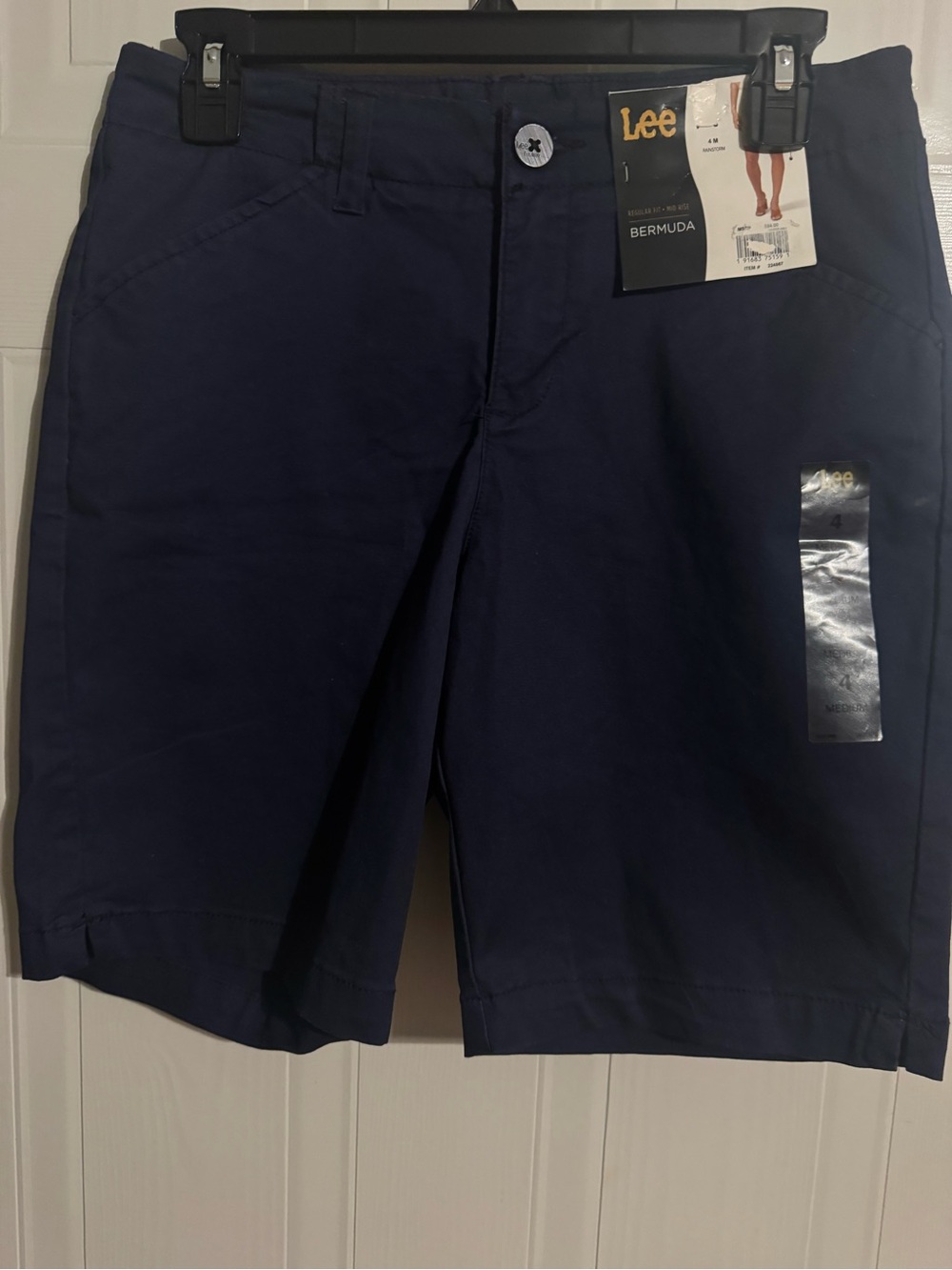 Lee Sz 4M Navy Bermuda Shorts-Regular Fit, Mid Rise NWT😊😊